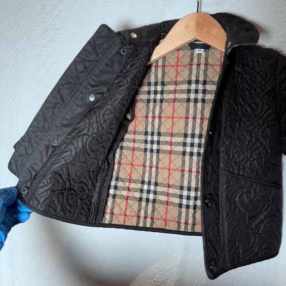 Kids Burberry Black with Trademark Plaid Quilted Jacket Size 2Y - Picture 11 of 16
